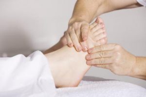 पैरों में दर्द के लिए घरेलू आयुर्वेदिक उपचार